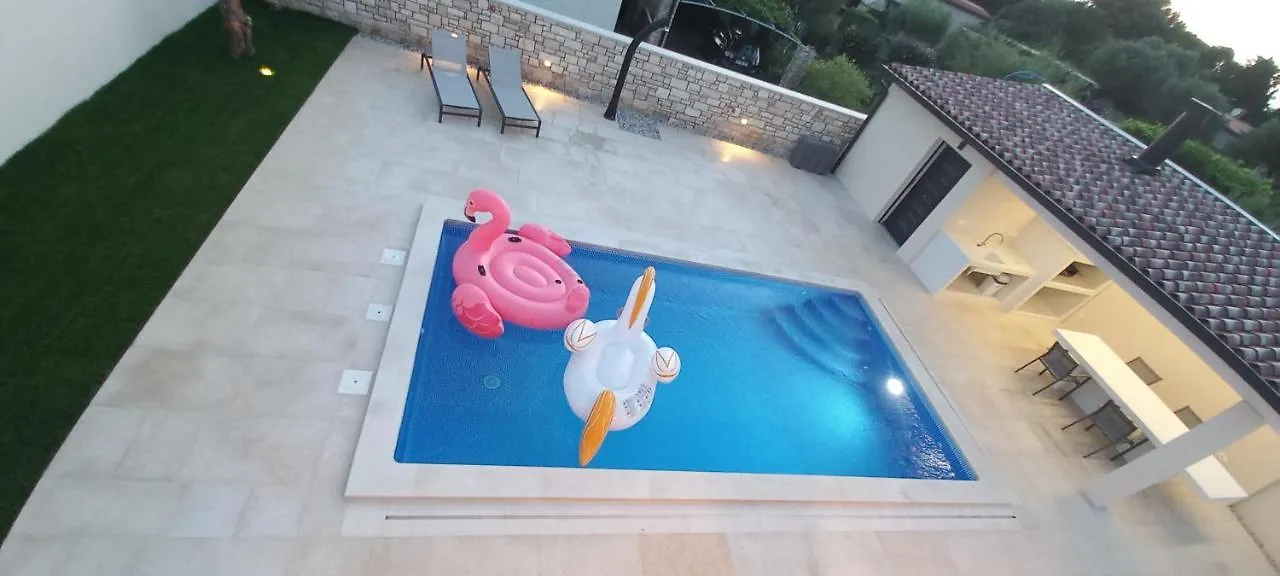 Villa Salvore - New Luxury House, Heated Pool, Near Beaches, Playroom - Istria Savudrija Croazia