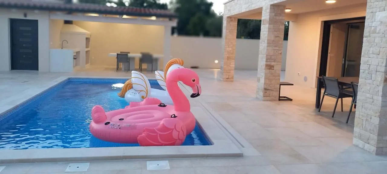 Villa Salvore - New Luxury House, Heated Pool, Near Beaches, Playroom - Istria Savudrija