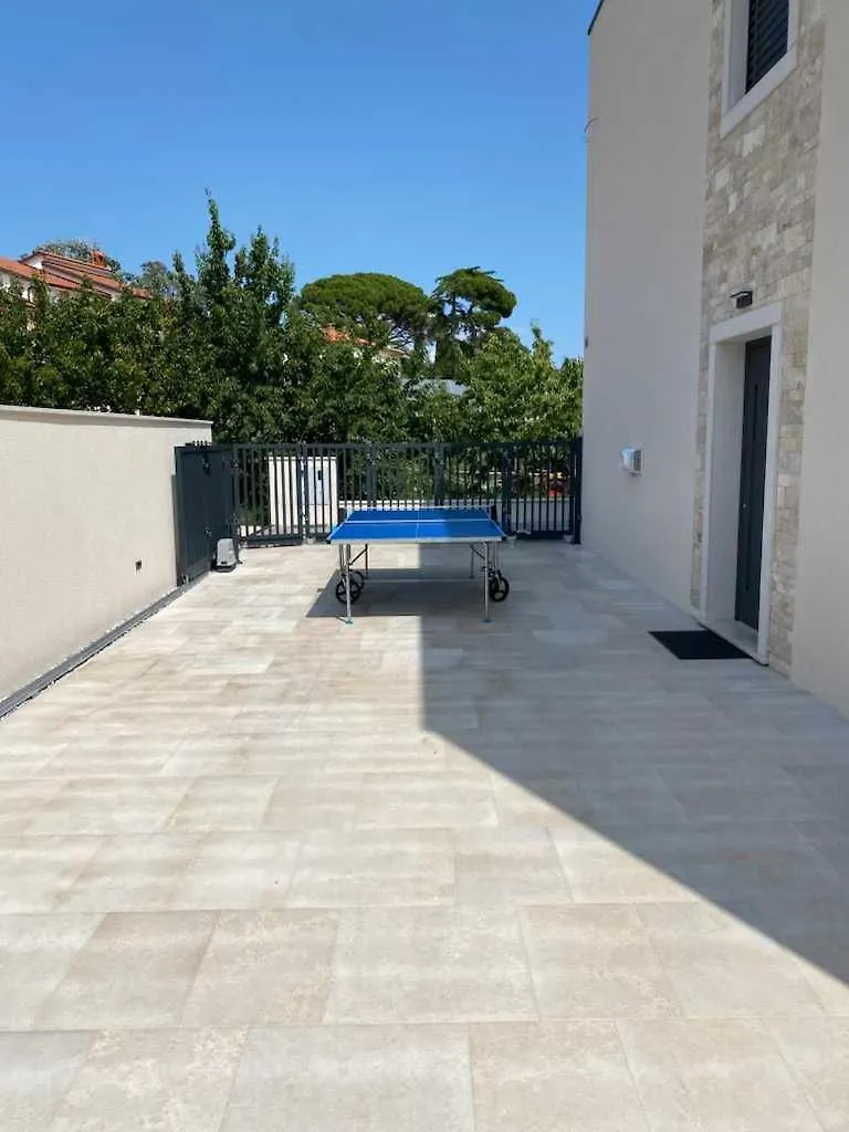 Villa Salvore - New Luxury House, Heated Pool, Near Beaches, Playroom - Istria Savudrija