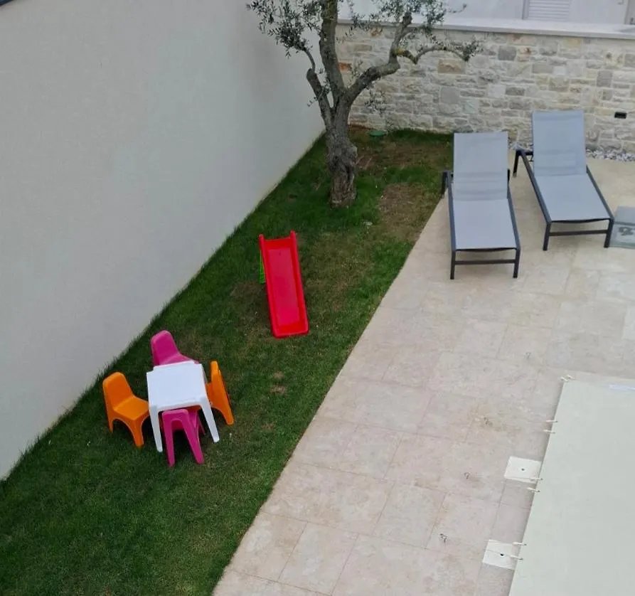 Villa Salvore - New Luxury House, Heated Pool, Near Beaches, Playroom - Istria Savudrija